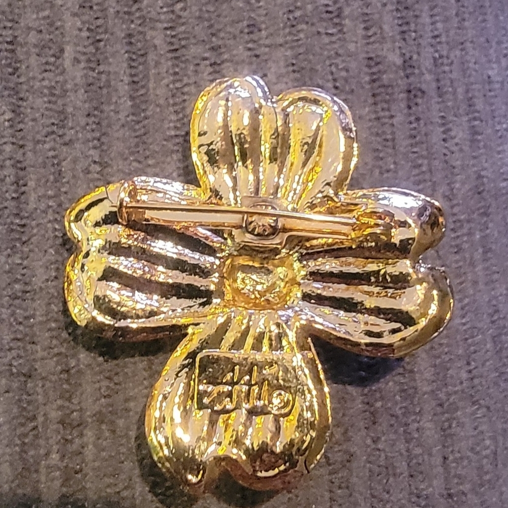 Set of 3 vintage goldtone Brooches/Pins Flower, Butterfly, Goldtone Faux Pearl - Picture 6 of 10